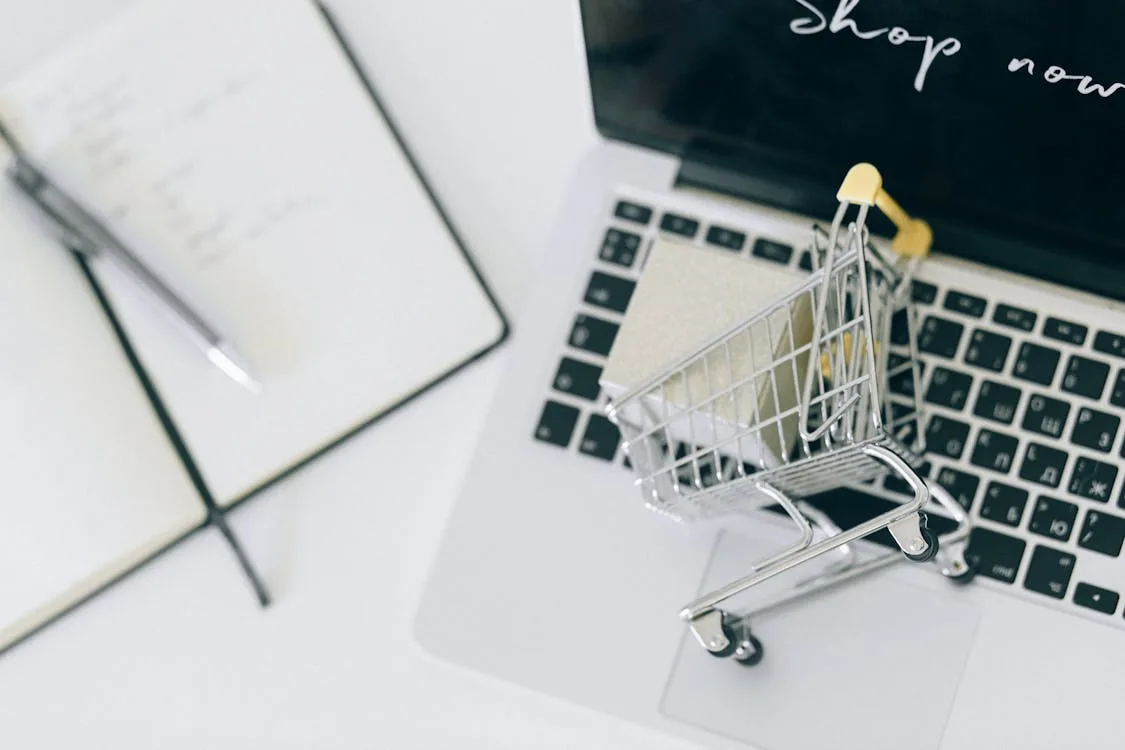 Bezpłatne Darmowe zdjęcie z galerii z e-commerce, laptop, macbook Zdjęcie z galerii